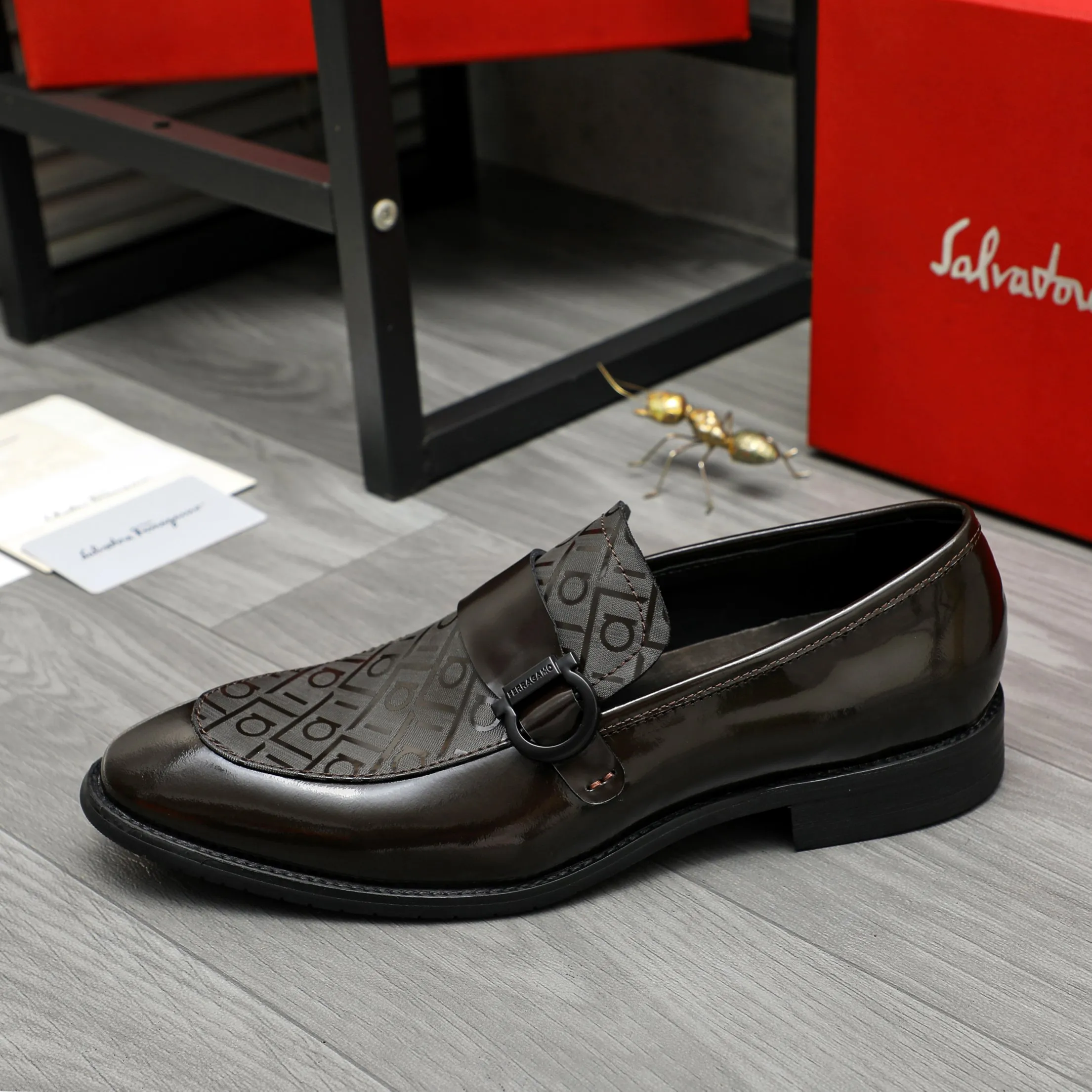Men's men's shoes💰460 Product trademark: Ferragamo "Ferragamo" business slip-on leather shoes Regular size: 39-44 Product materials: Selected high-quality cowhide upper, cowhide lining, original outsole